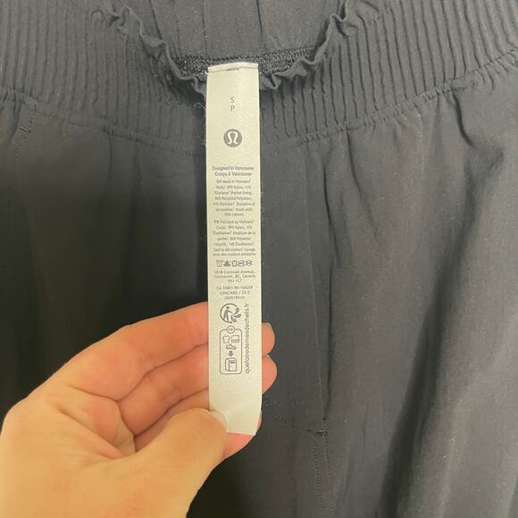 lululemon Stretch Woven Ruffle-Waist Wide-Leg Cropped Pant Sz S - Picture 4 of 6